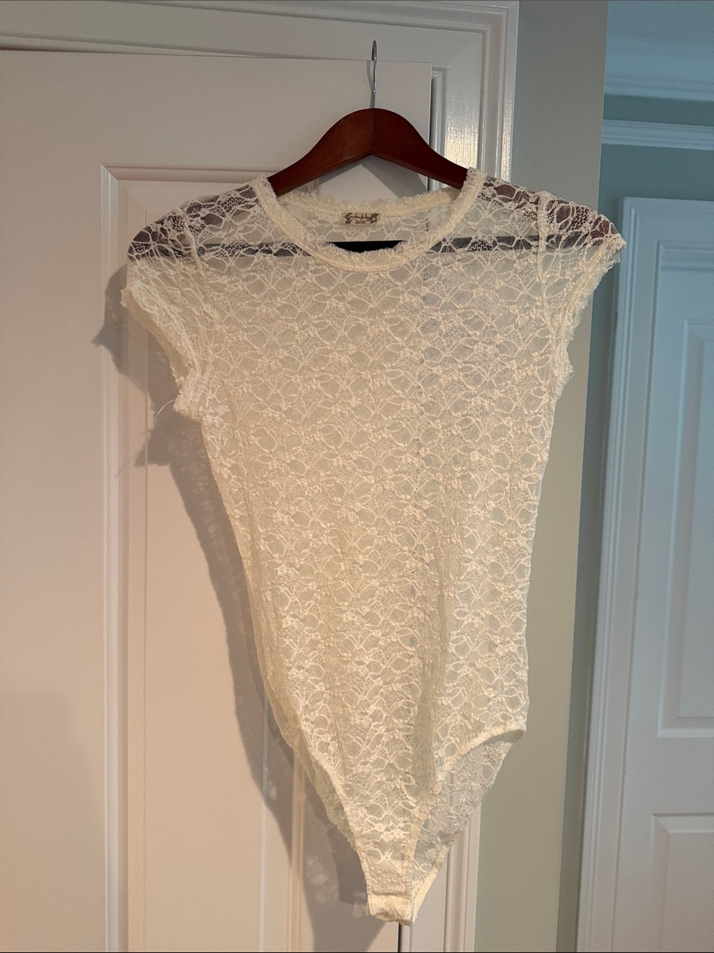 Sheer Lace Cap-Sleeve Bodysuit in Cream